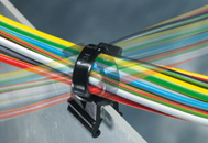 Kabelbinder mit Befestigungselement EdgeClip rotierbar