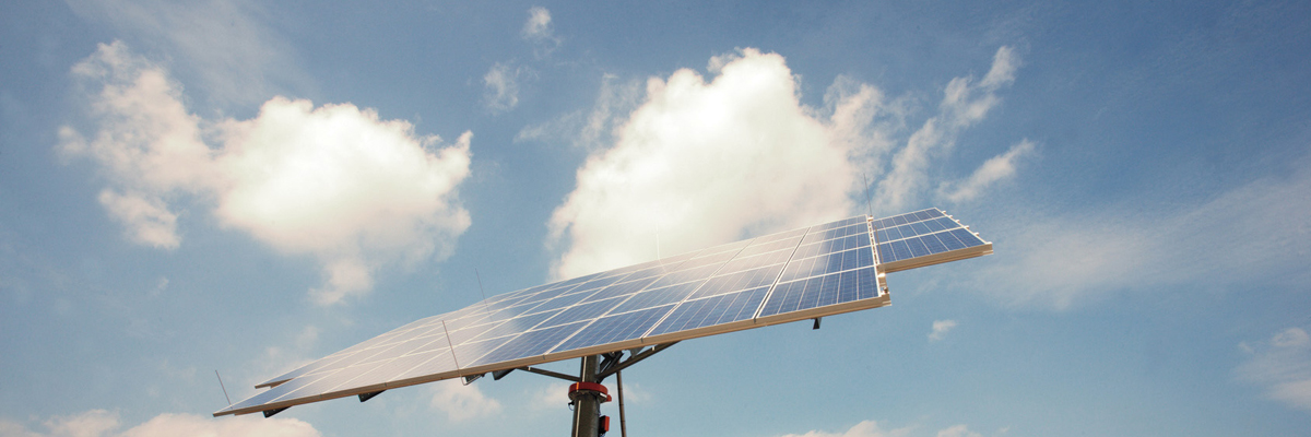 Photovoltaikanlage mit Himmel