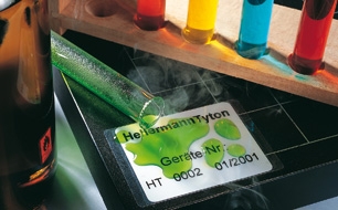 Kennzeichnungsetiketten mit hoher Widerstandsfähigkeit im Nahrungsmittelproduktionsprozess