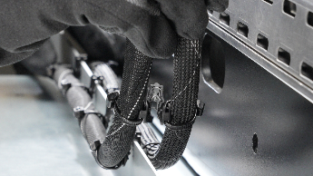 EdgeClip zur Kabelführung in Schienenfahrzeugen – ein Hidden Champion.