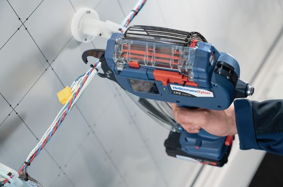 Automatisierte Kabelbündelung mit dem Autotool CPK hybrid