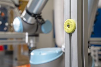 Robuster RFID-Hardtag mit Befestigungsloch zur Befestigung mittels Bolzen, Schrauben, Nägeln oder Nieten.
